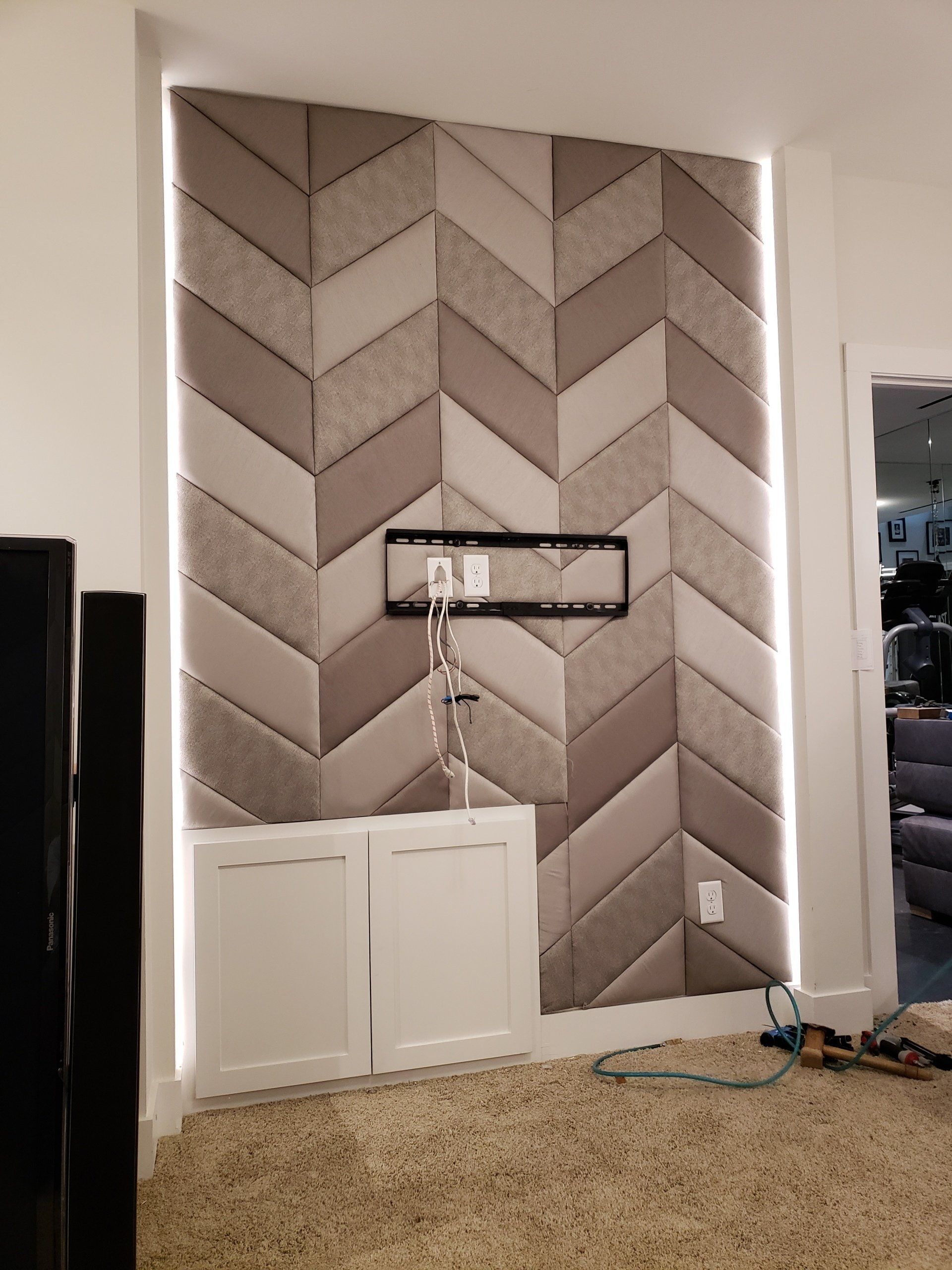 A living room with a tv mounted on the wall