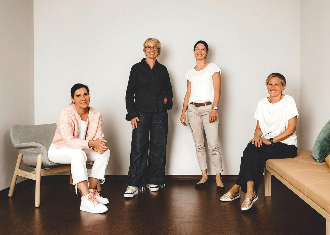 Dr. Maria Trattner, Dr. Christiane Schausberger, Dr. Stephanie Laßmann
Frauenärztinnen im Frauenheilzentrum in Golling mit Assistentin Tanja Sieber
