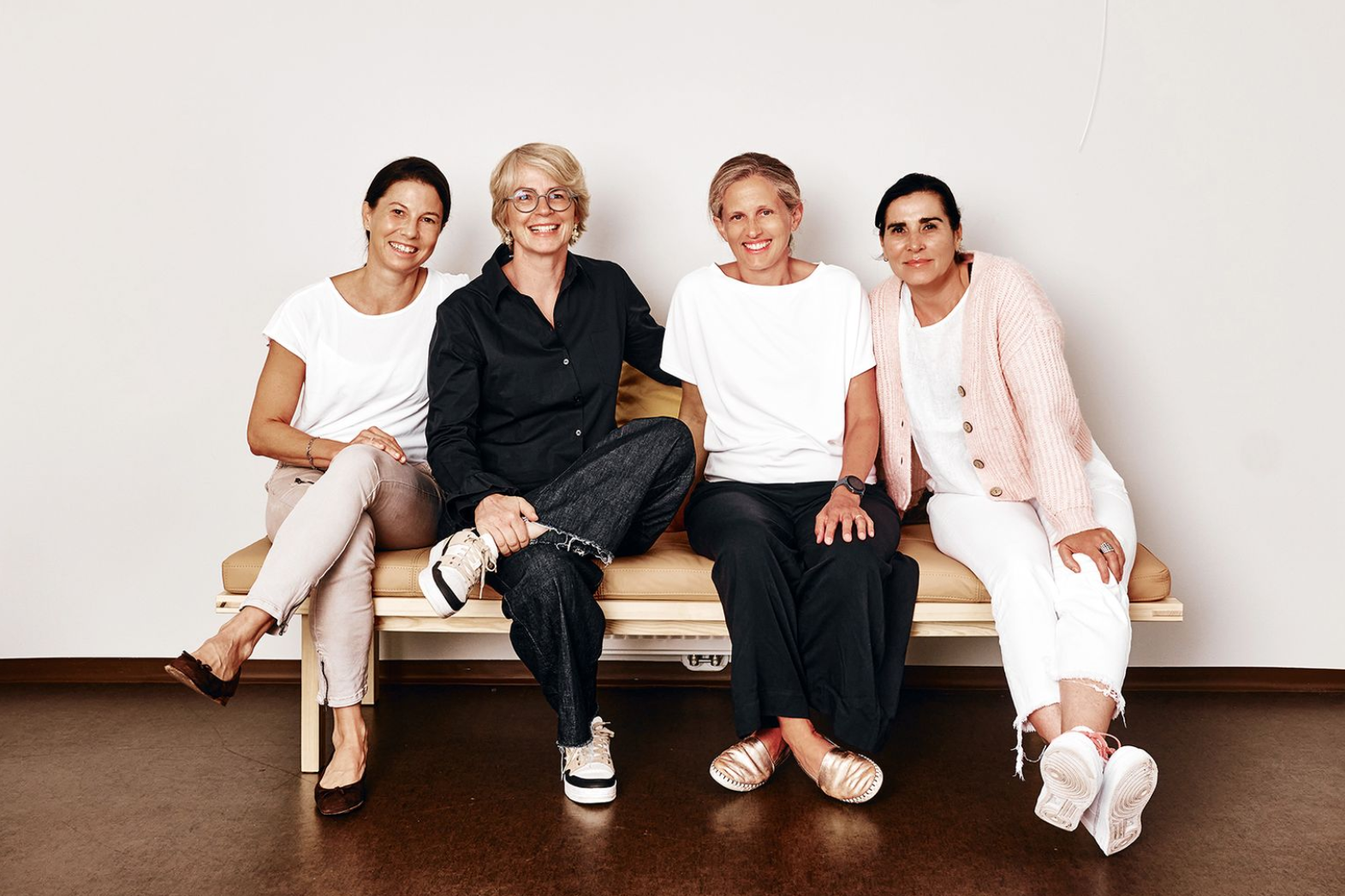 Dr. Maria Trattner, Dr. Christiane Schausberger, Dr. Stephanie Laßmann
Frauenärztinnen im Frauenheilzentrum in Golling mit Assistentin Tanja Sieber