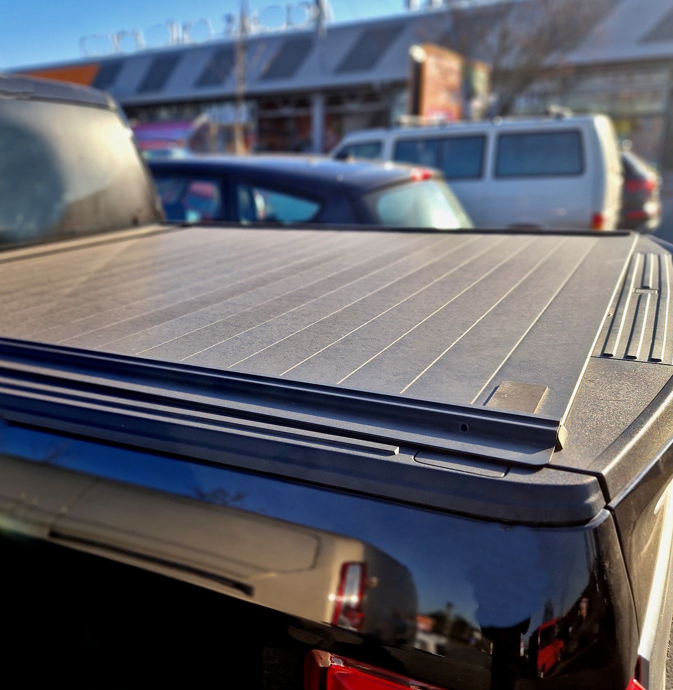 Cover with tail gate locking system designed to fit all standard vehicle. Cover with tail gate locking system designed to fit all standard vehicle.