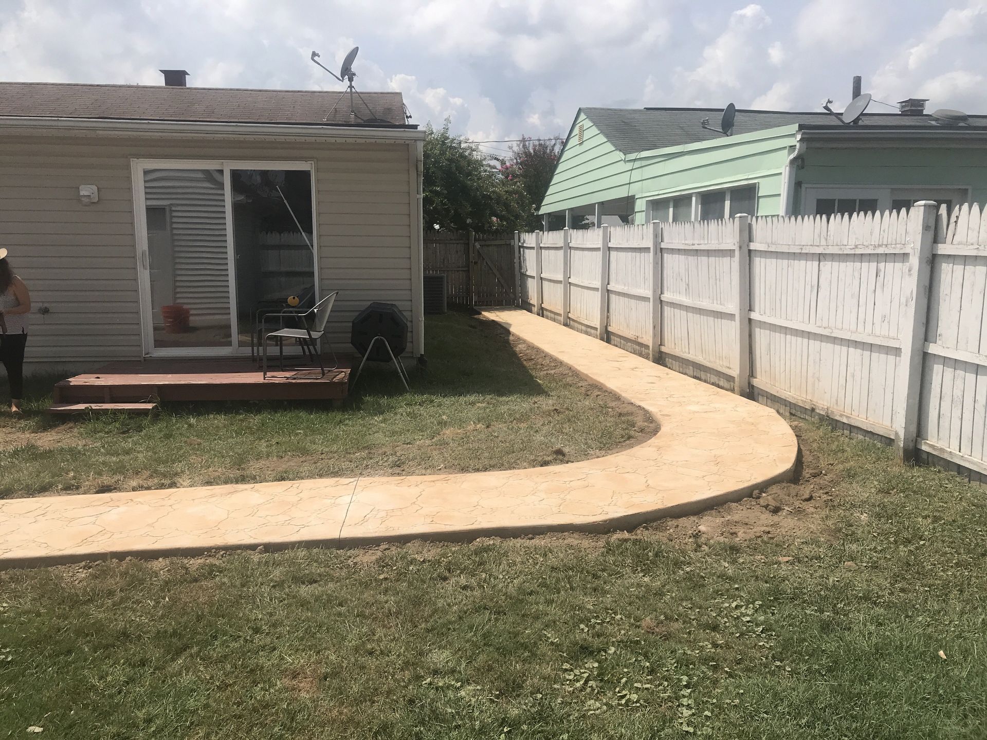 low relief walkway at side of house