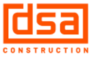 Le logo de dsa construction est orange et blanc.