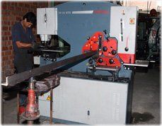 Elaboración de troquelados por la empresa Maquinados Industriales Huber Valencia