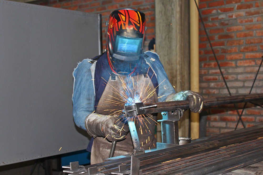 Soldadura MIG y de Punto de Maquinados Industriales Huber Valencia

