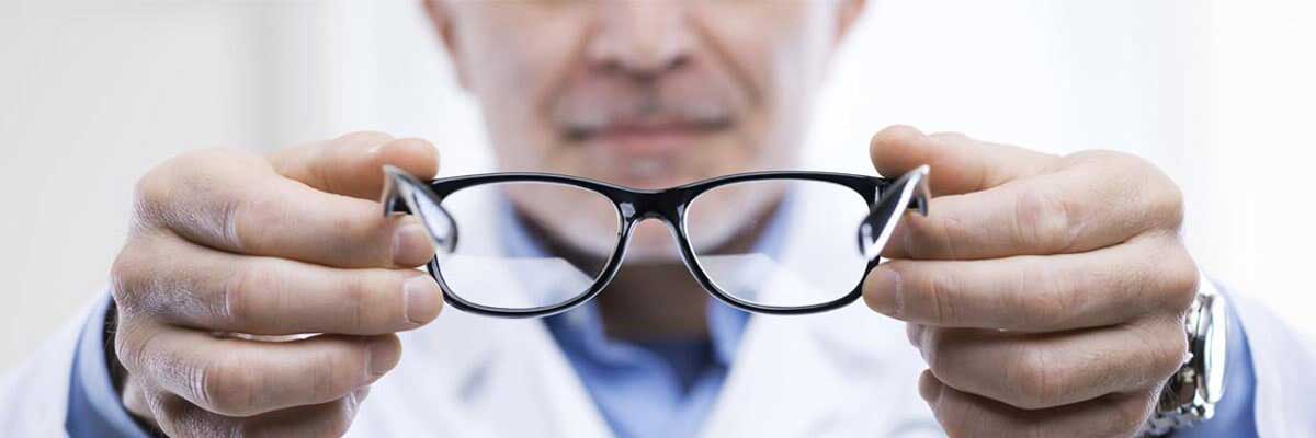 Dr. Ra&uacute;l Castro de la Cruz - OCULISTA