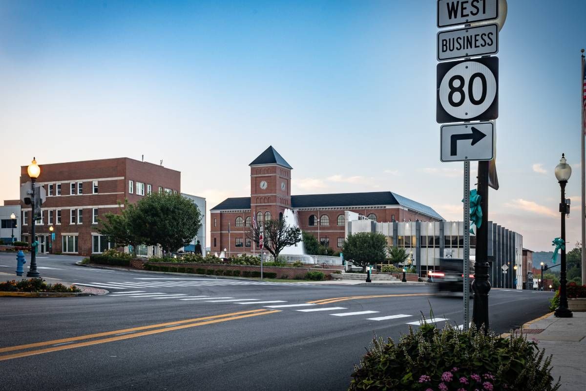 Downtown intersection of Somerset, Kentucky, with various street signs, landmarks, and types of greenery near Somerset, KY