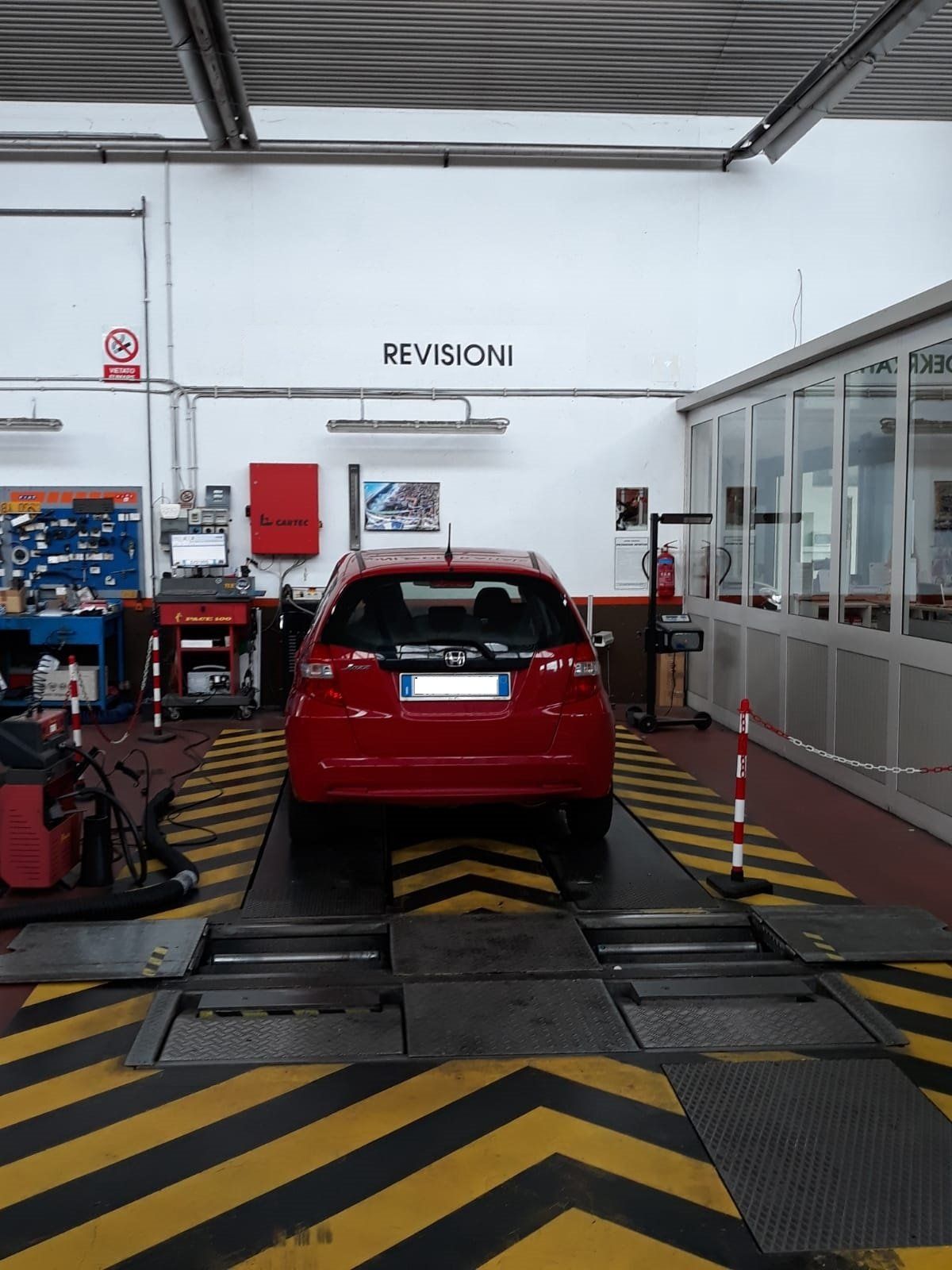 auto su banco di revisione