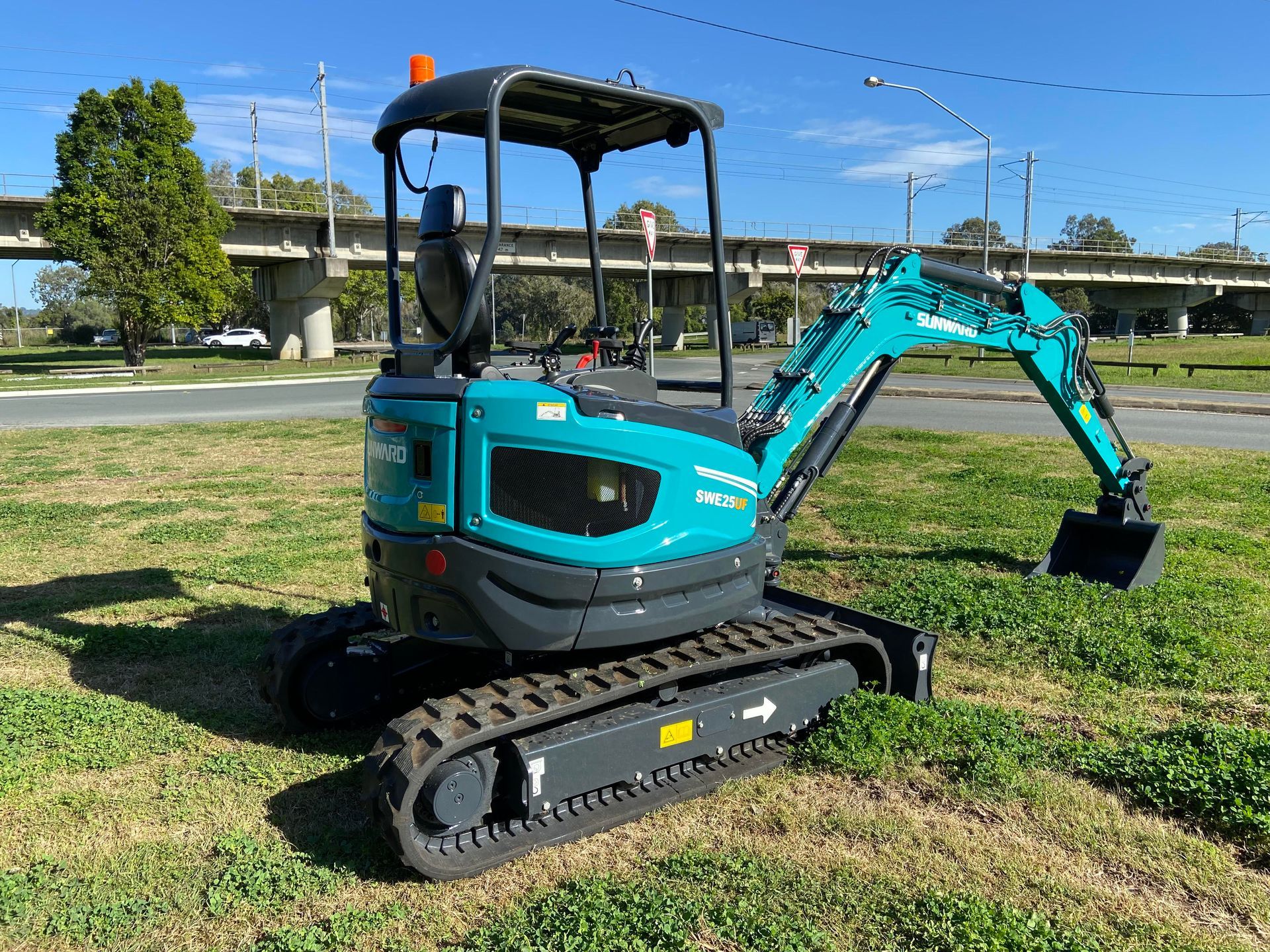 SUNWARD SWE25UF 2.5T Mini Excavator for Sale