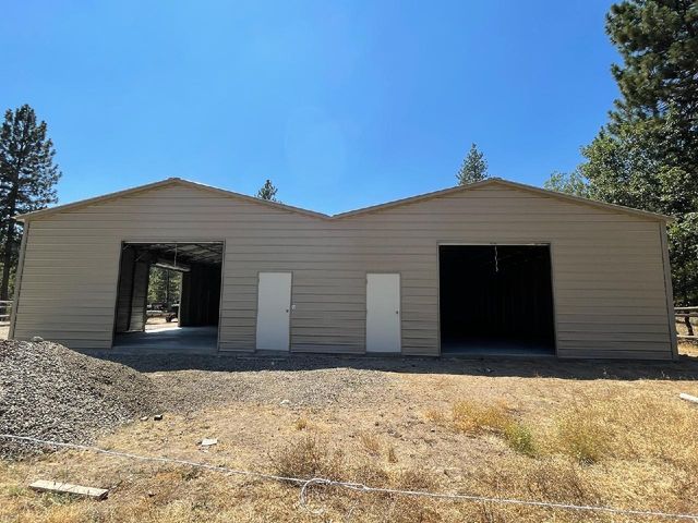 24x30x10 Metal Garage - Vertical Roof - Metal Carports