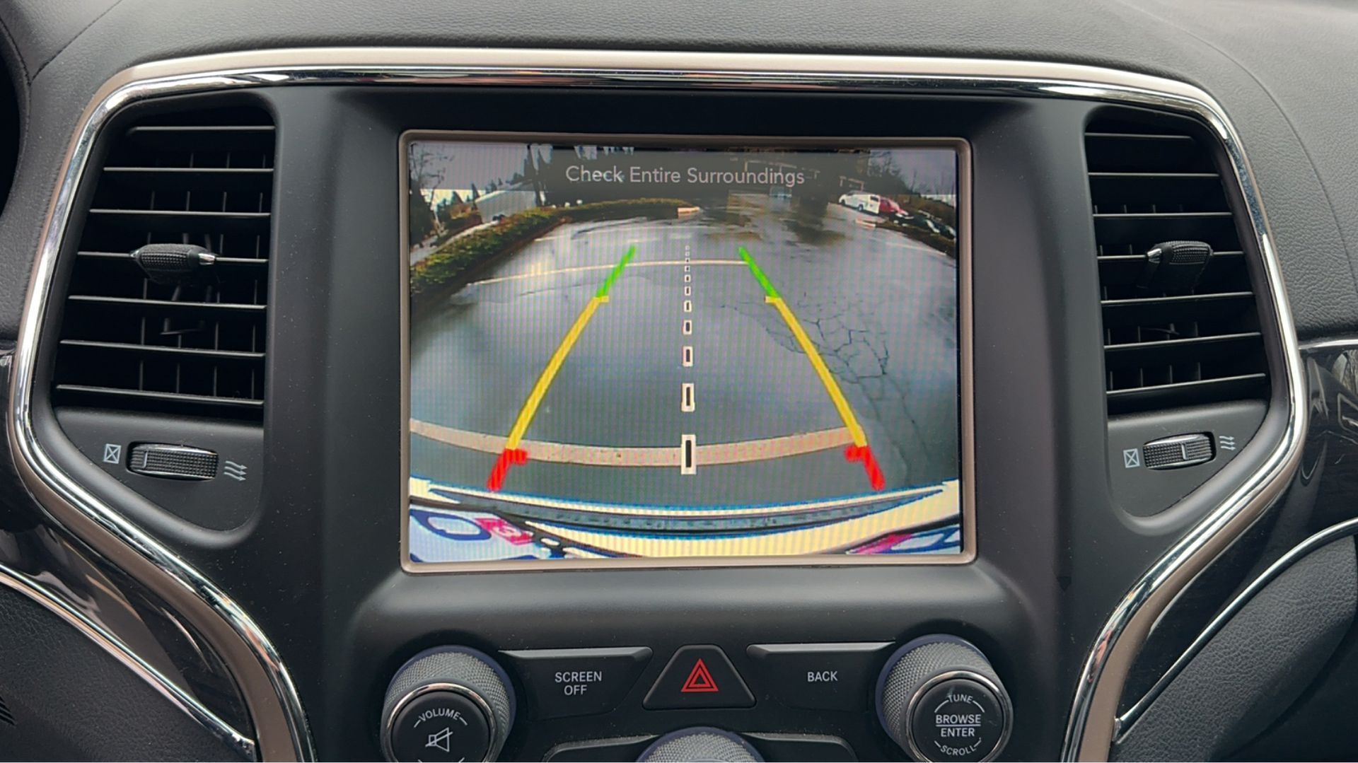 A rear view camera is displayed on the dashboard of a jeep grand cherokee.