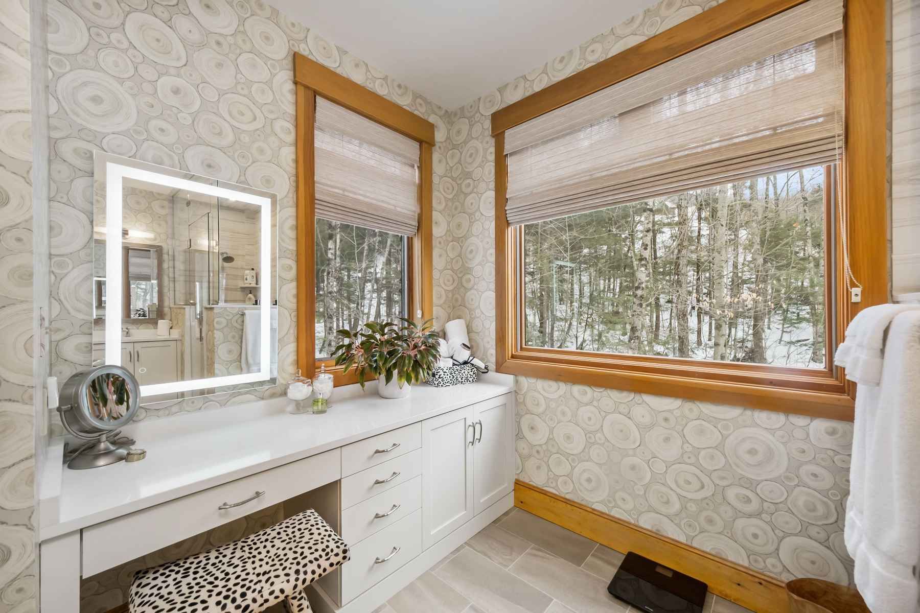 makeup vanity stations