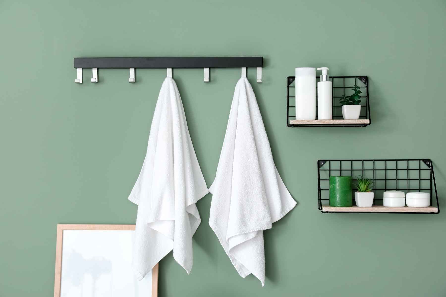 towel bars, hooks and accessories