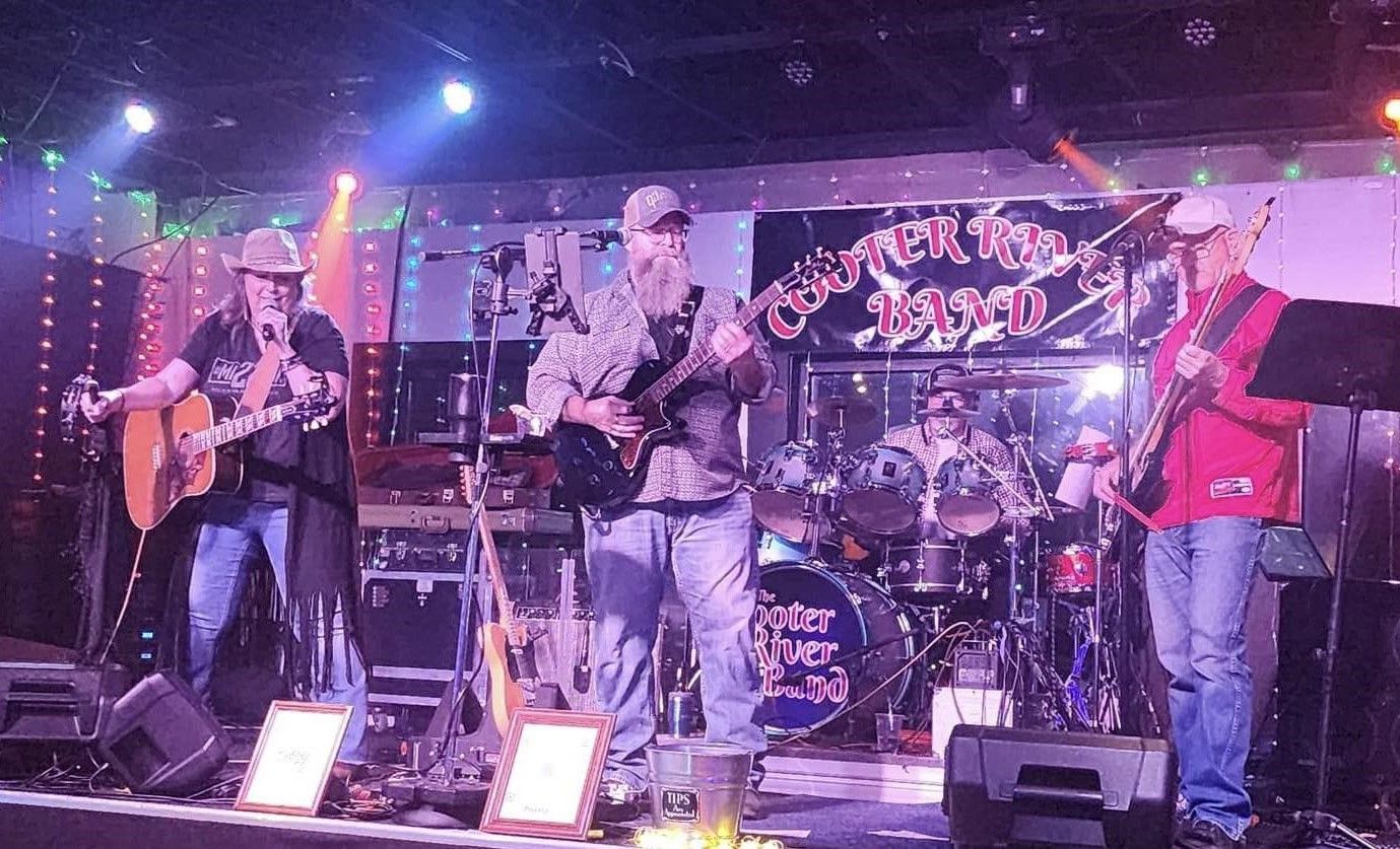 Microphone And Piano Keyboard — Murfreesboro, TN — Seasons of Murfreesboro Restaurant & Lounge