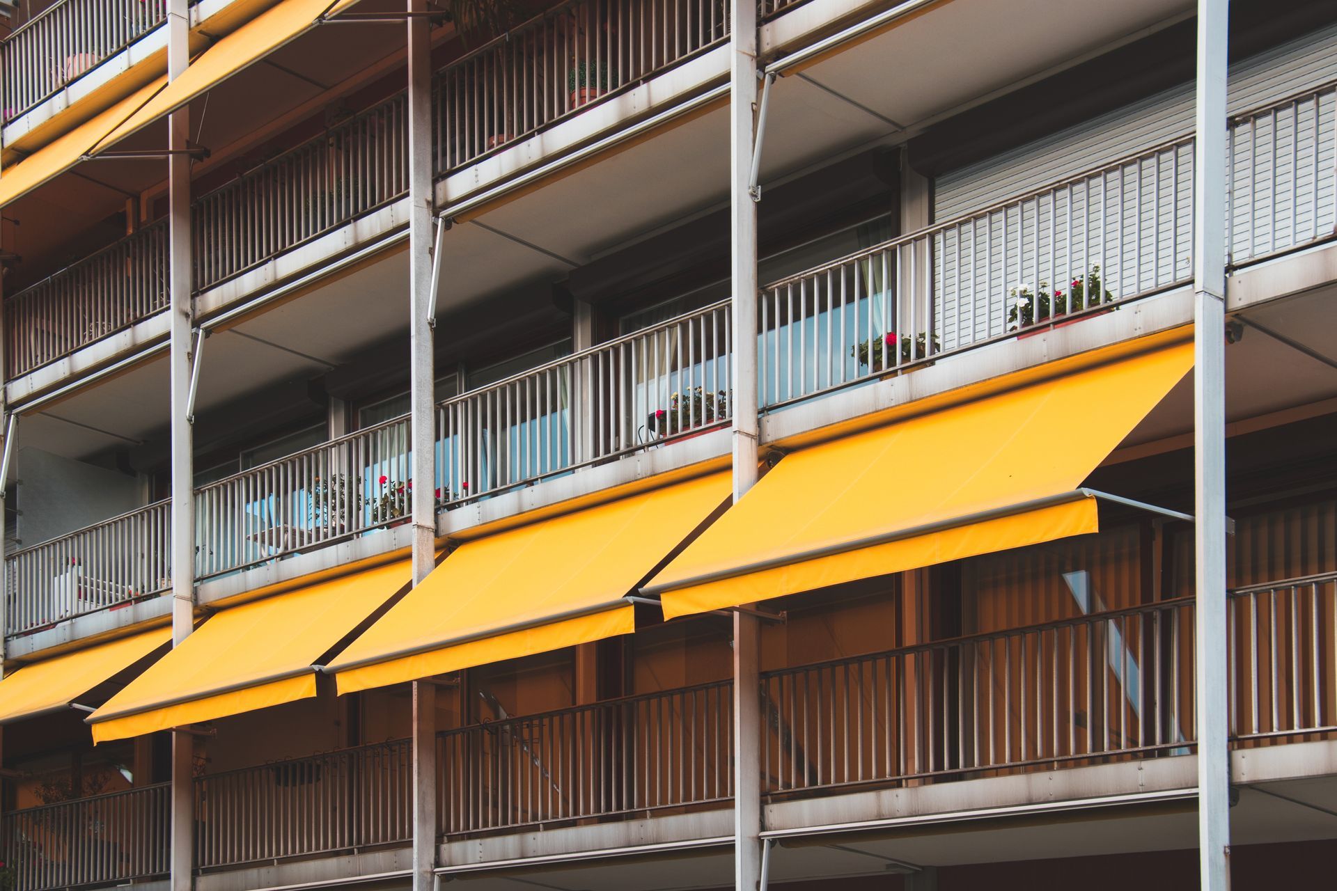 awnings withstanding harsh weather