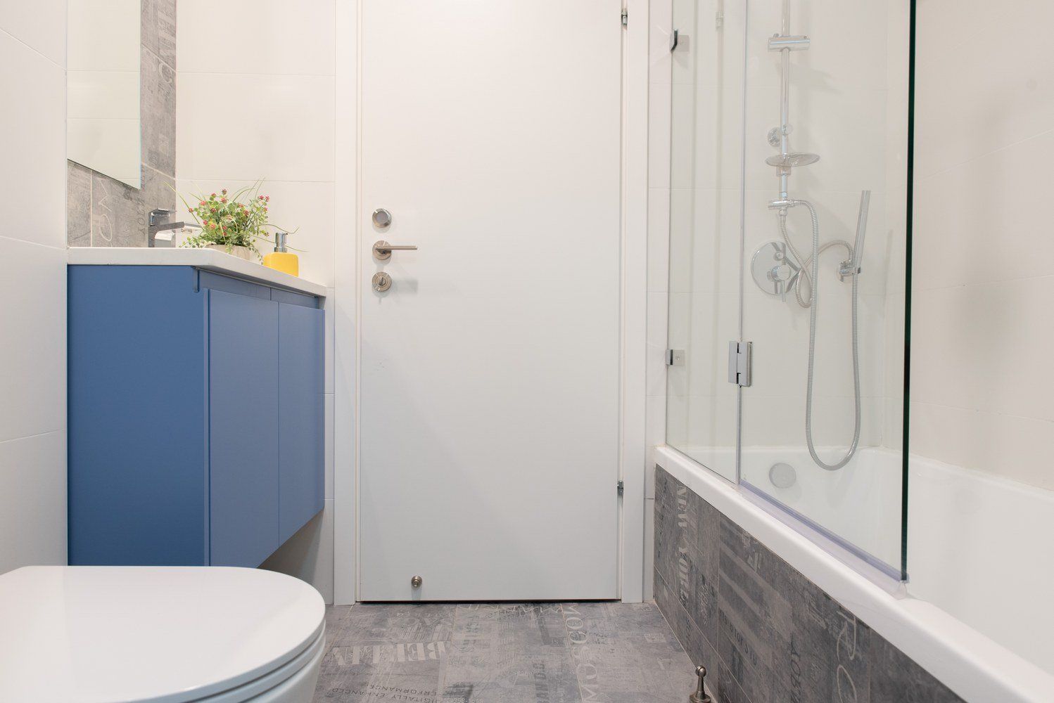 חדר רחצה עם אמבטיה מפנקת- עיצוב