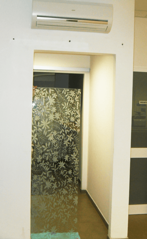 Vetro da arredo con motivo floreale serigrafato