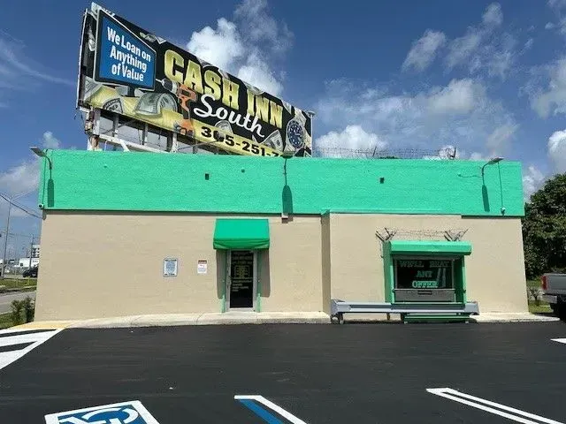 A building with a sign that says cash inn south