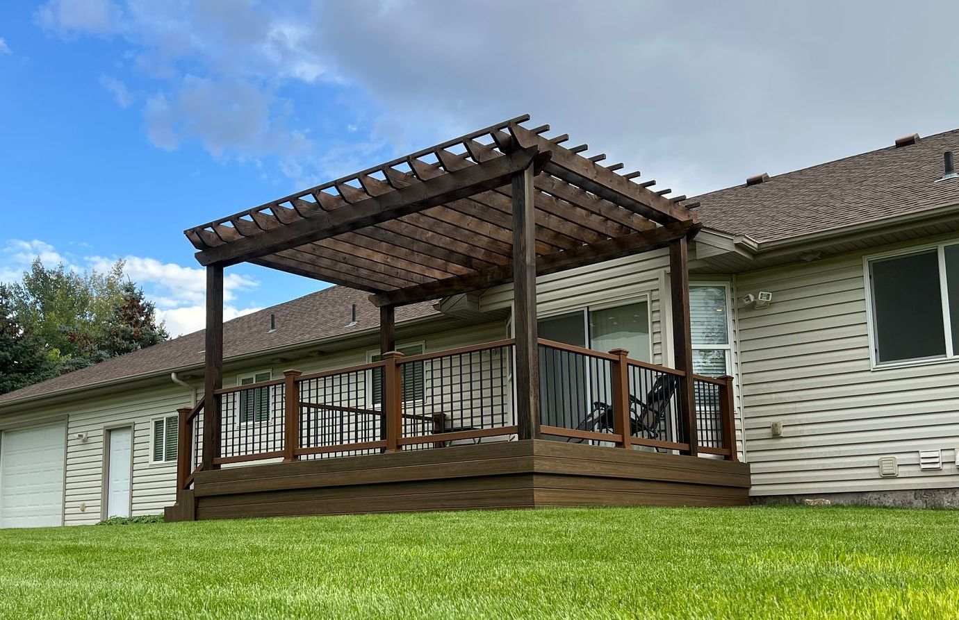 Small Landing — Idaho Falls, ID — Elevated Deck & Fence 