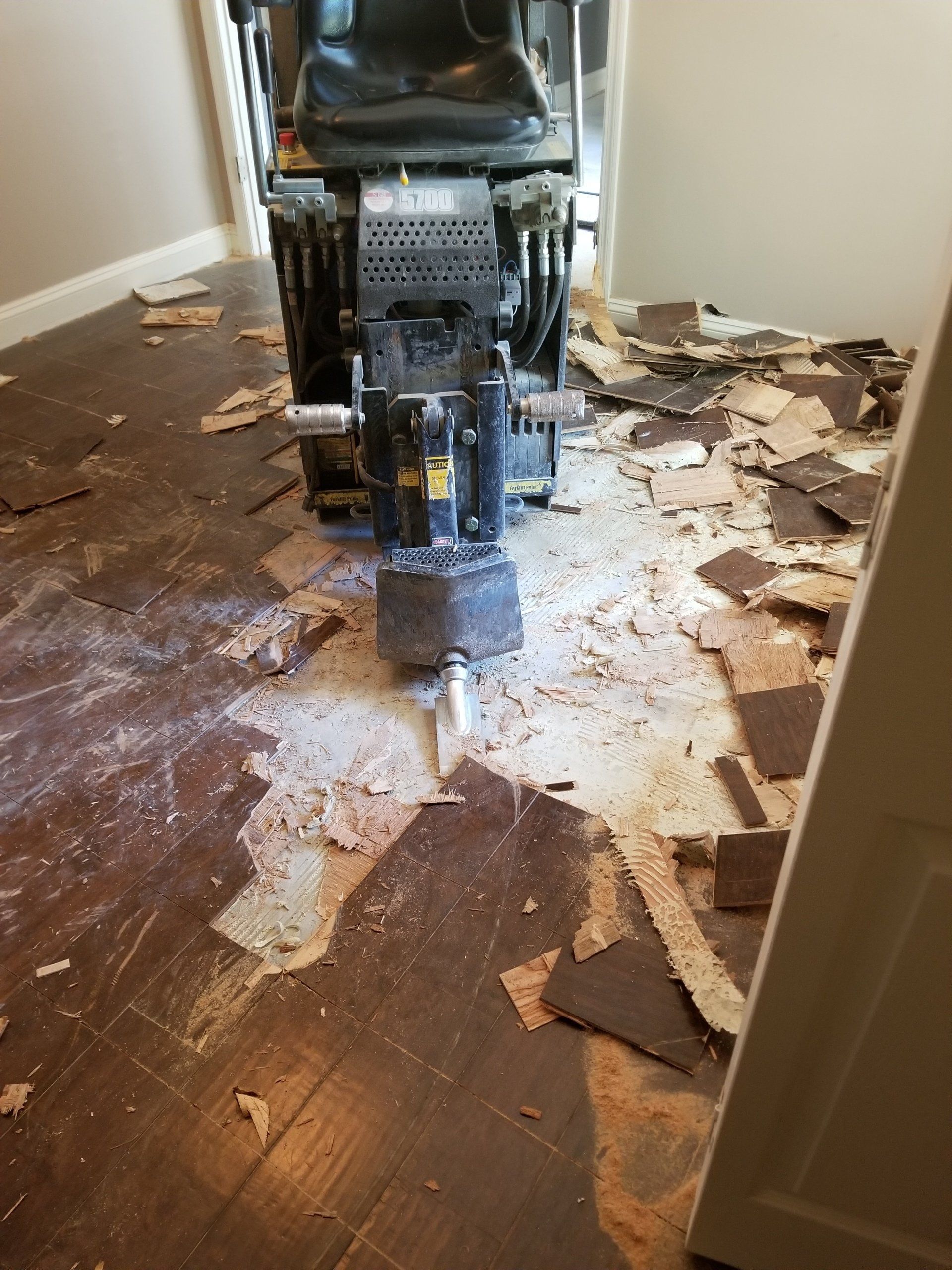 surface-removal-flooring-demolition-27.6648° N, 81.5158° W
