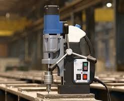 A magnetic drill is sitting on top of a piece of metal.