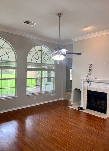 Home in Austin, TX that had full interior painting of walls, ceilings, doors, trim and cabinets painted by Austin Painting and Cabinets