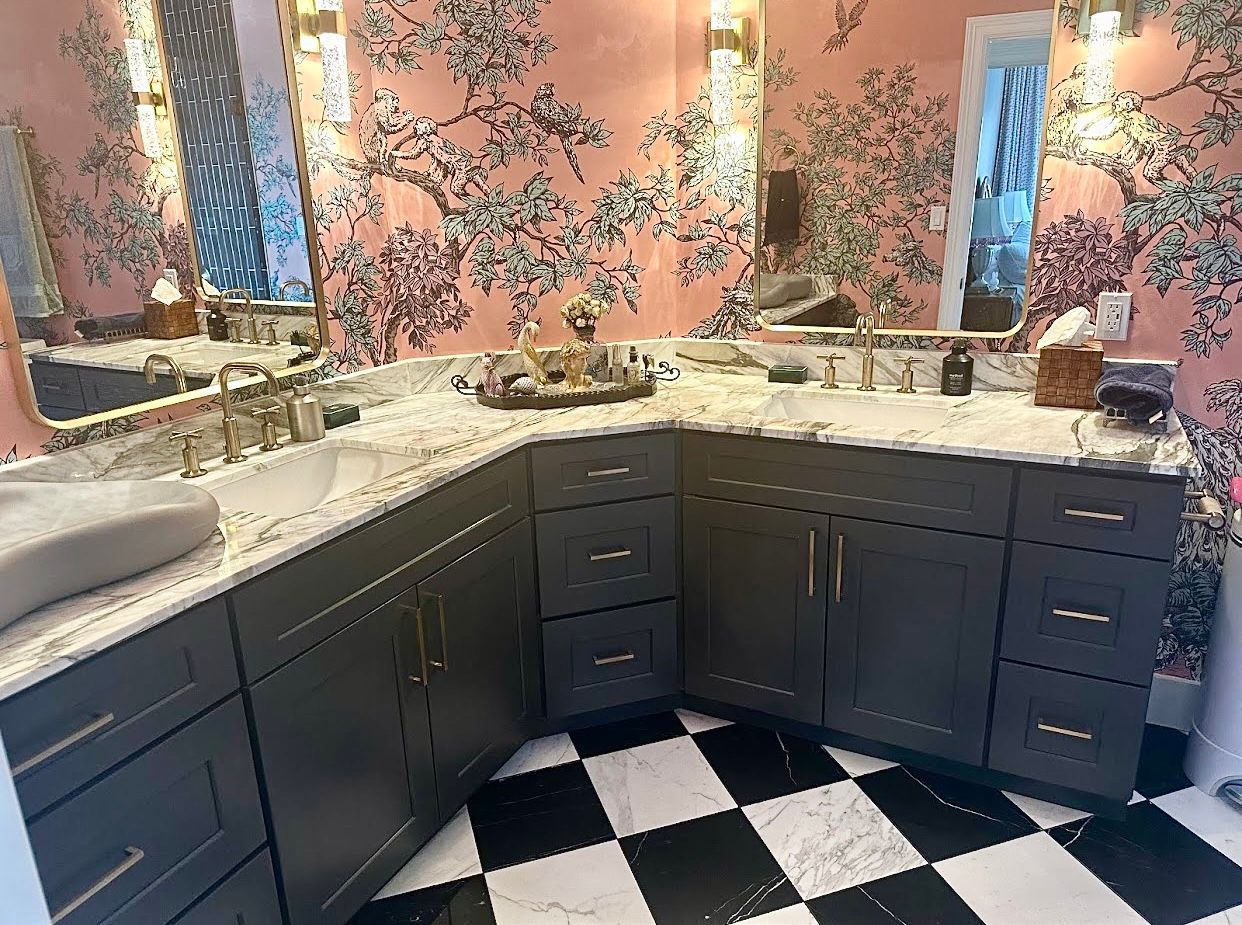Austin bathroom remodel in Riverplace with open layout quartzite countertops and walk-in shower