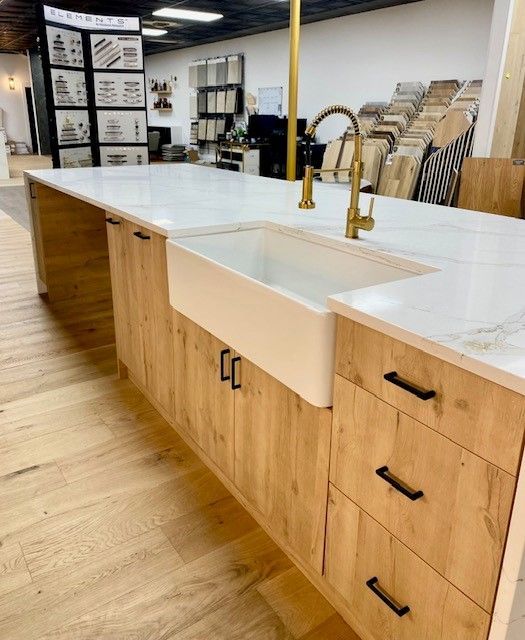 Showroom for Austin Painting and Cabinets in Austin TX displaying their kitchen cabients, new countertops, and new backsplash