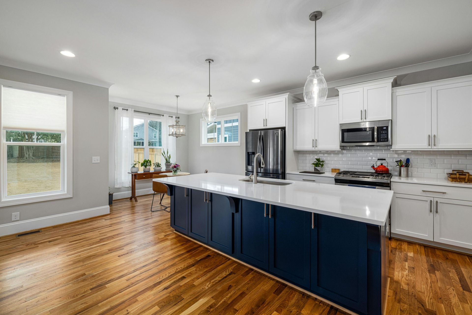 Kitchen in Austin Texas Remodeled with new cabinets and countertops by Austin Painting and Cabinets