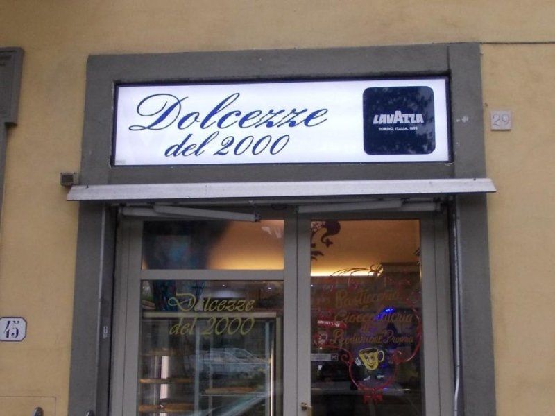 Insegna Dolcezze del 2000