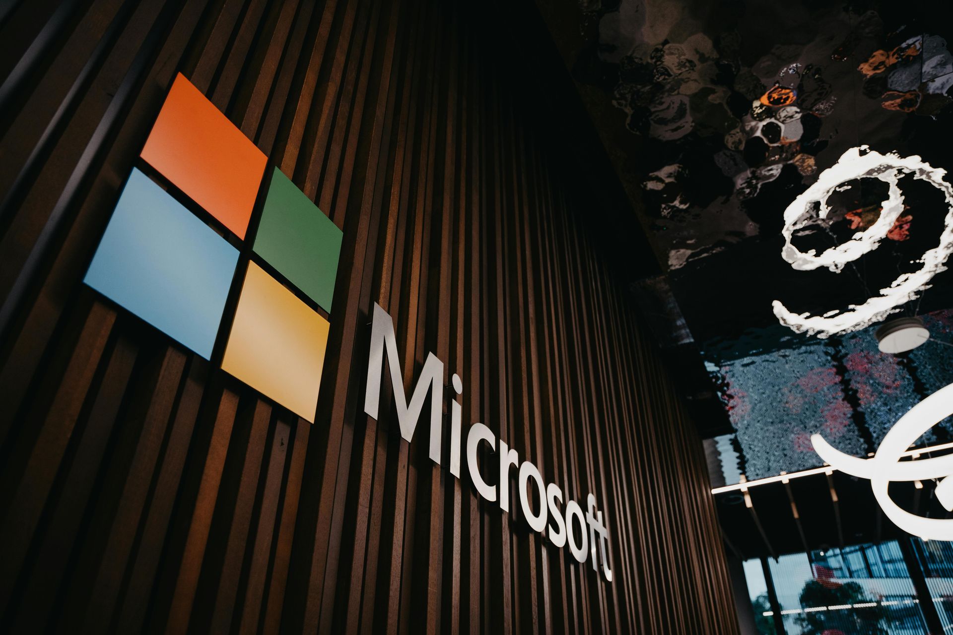 Microsoft office lobby – A modern, welcoming space reflecting Microsoft’s innovation.