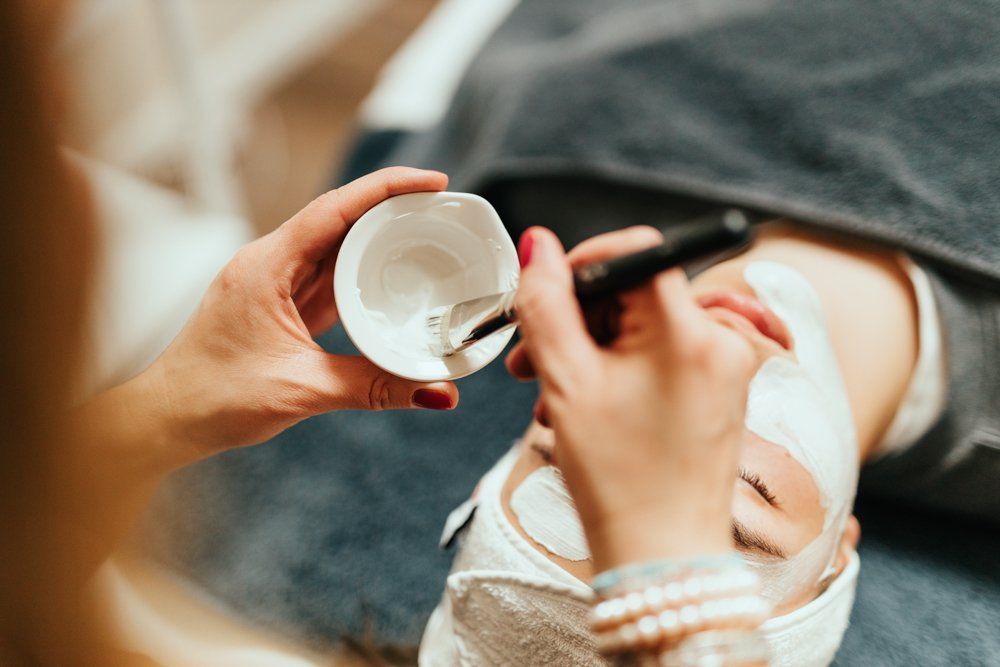 Akne Behandlung Zürich | professionelle Gesichtsreinigung | skinra.beauty Kosmetikstudio Zürich