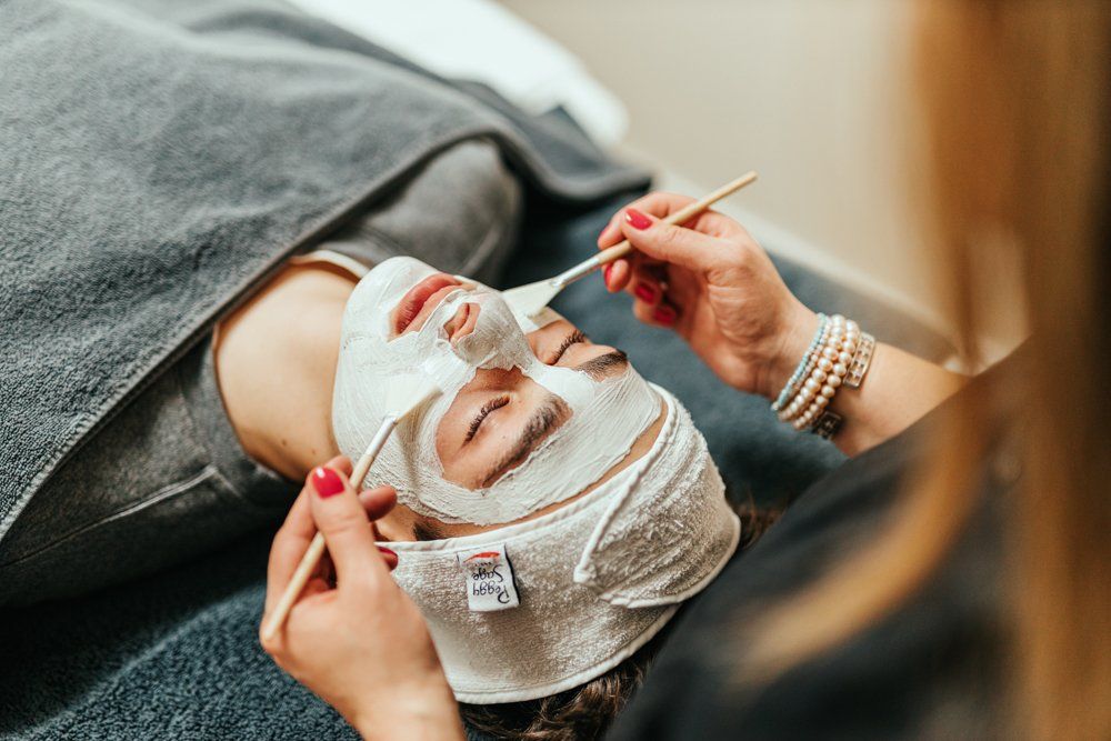 Teenie Gesichtsbehandlung Zürich | Tiefenreinigung Gesicht | skinra.beauty Kosmetikstudio Zürich