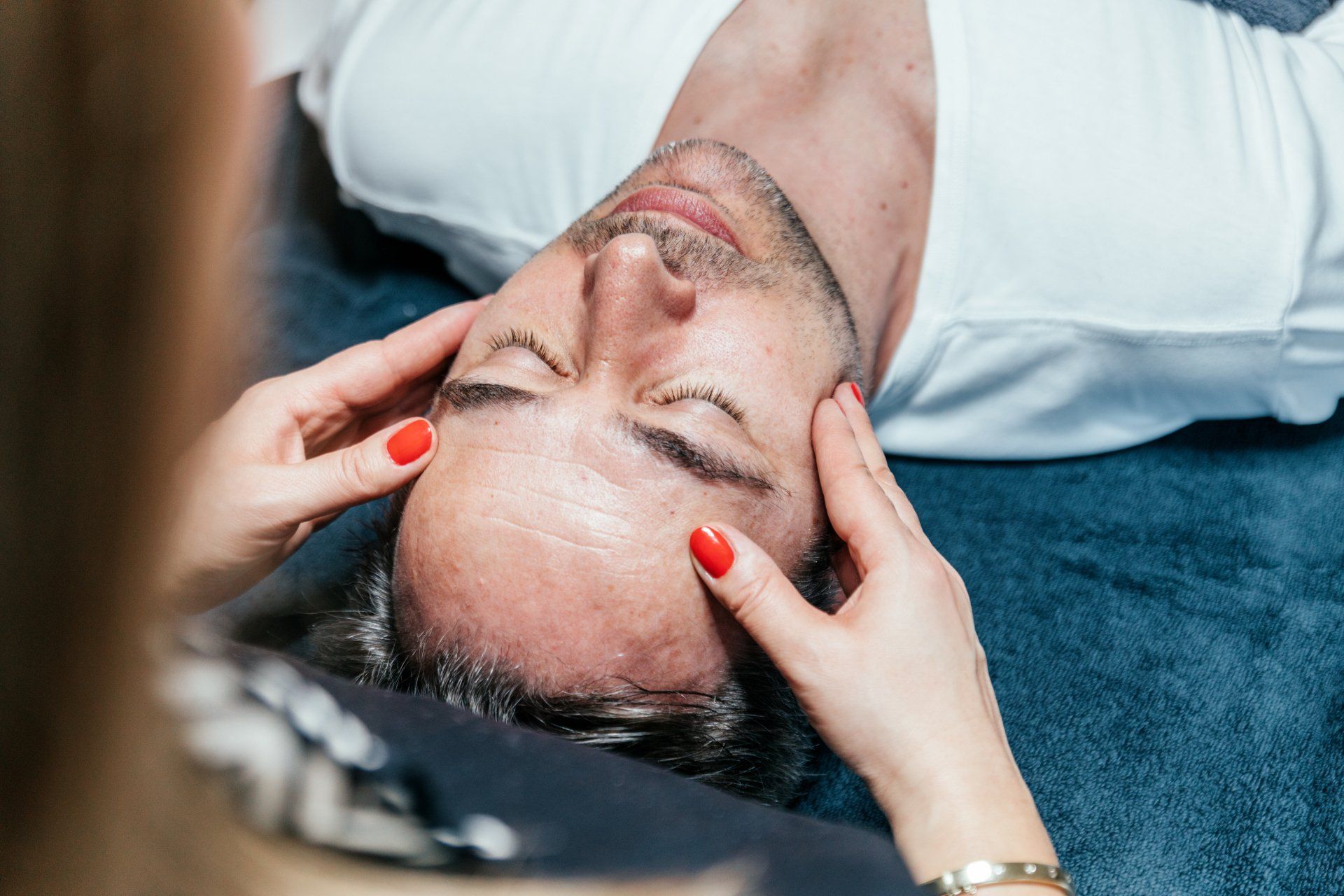 Gesichtsbehandlung Herren Zürich | Männerkosmetik | skinra.beauty Kosmetikstudio Zürich