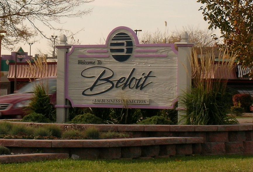 A welcome to beloit sign in front of a building