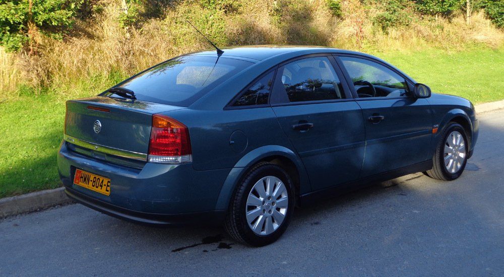 Vauxhall Vectra SXI rear view