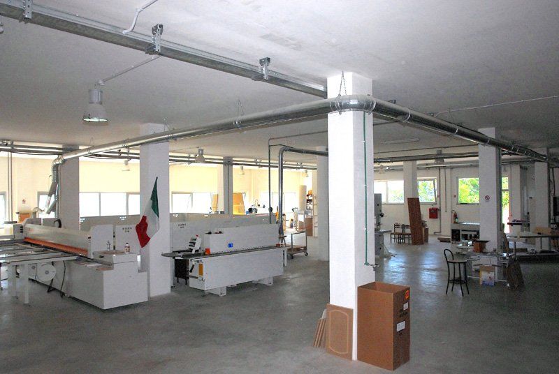 attrezzature per lavoro legno in falegnameria