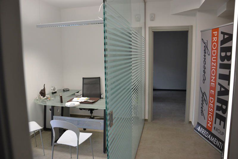 arredo con pareti in vetro
