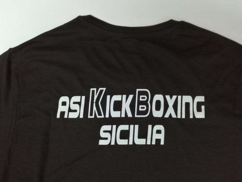 t-shirt personalizzata con scritta