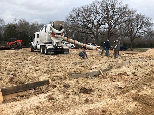 pouring concrete Lindsey Custom Homes