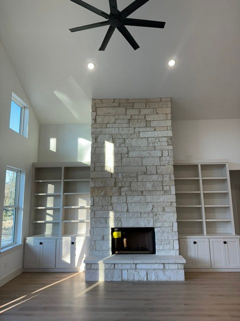 Lindsey custom homes edgewood tx custom fireplace and built in shelves