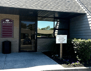 exterior of seafield rehab facility - New York City & Long Island NY