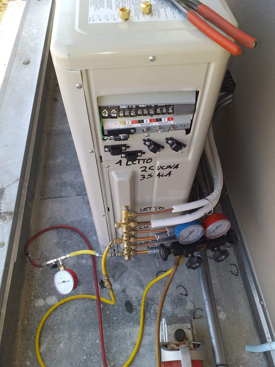 retro di una caldaia