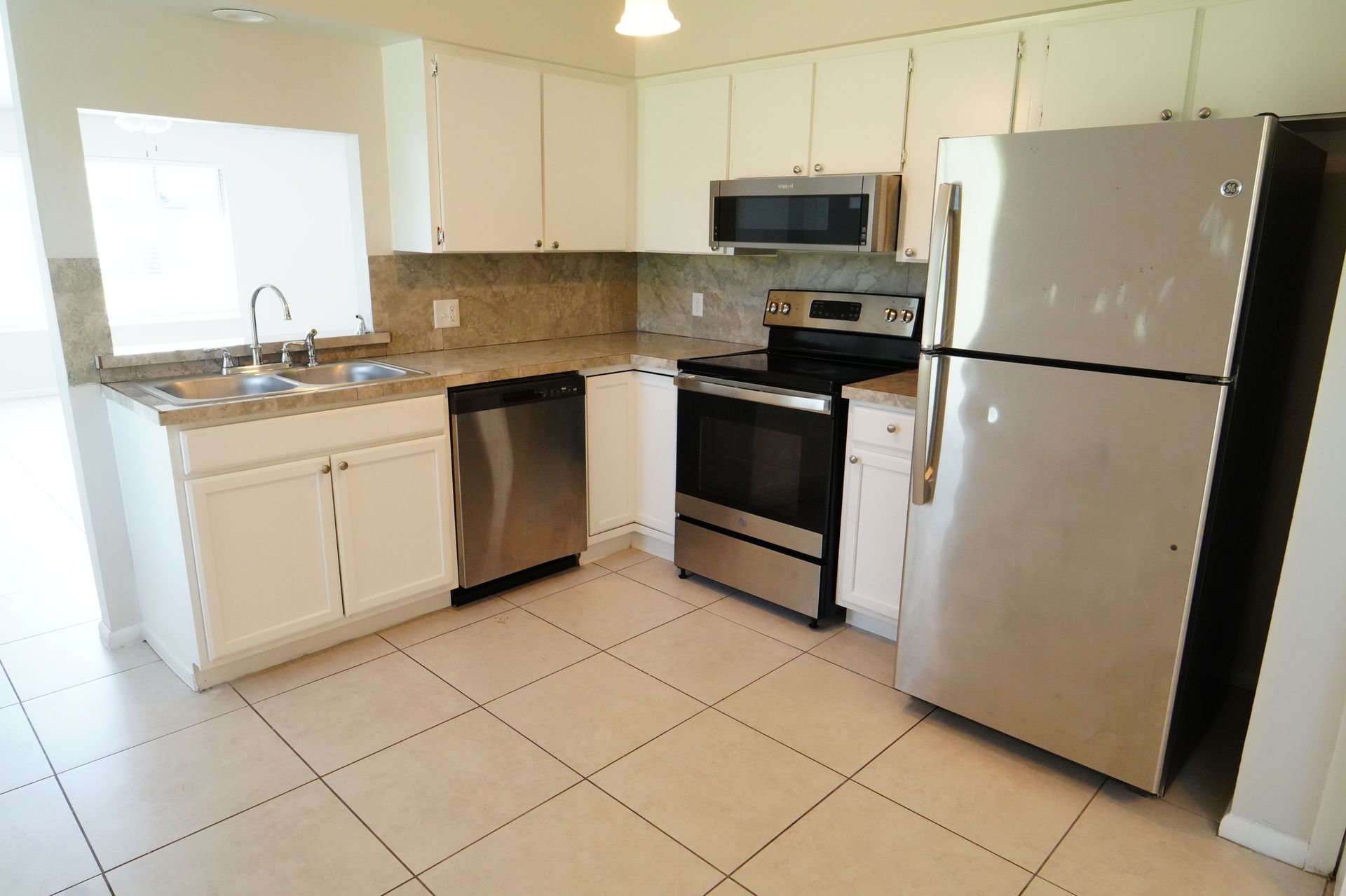 Spacious 3 Bedroom 2 Bath Apartment Home in Orlando, FL