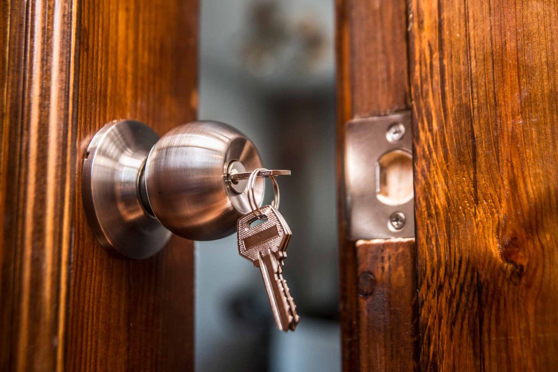 Door knob with keys | Holmen, WI | Big Ben’s Locksmith LLC
