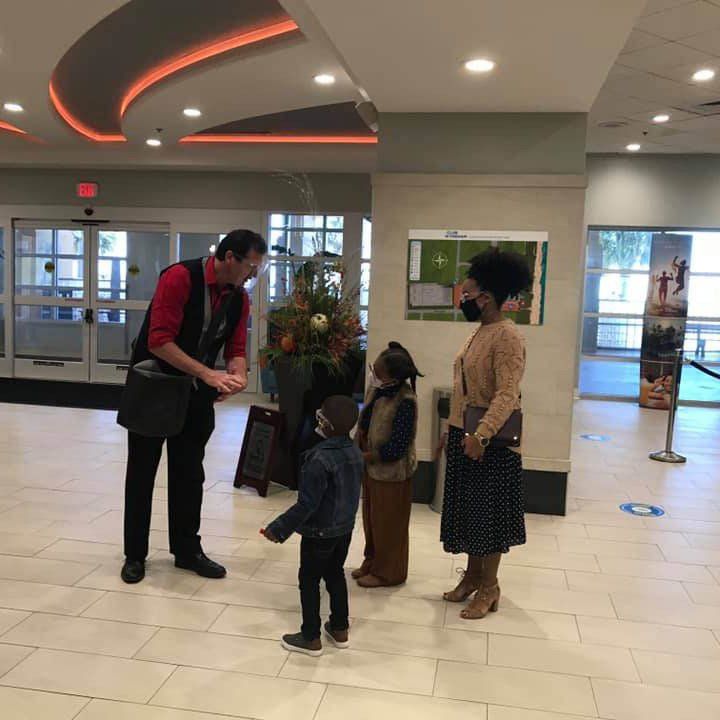 Mr. Renzi Greeting the Audience