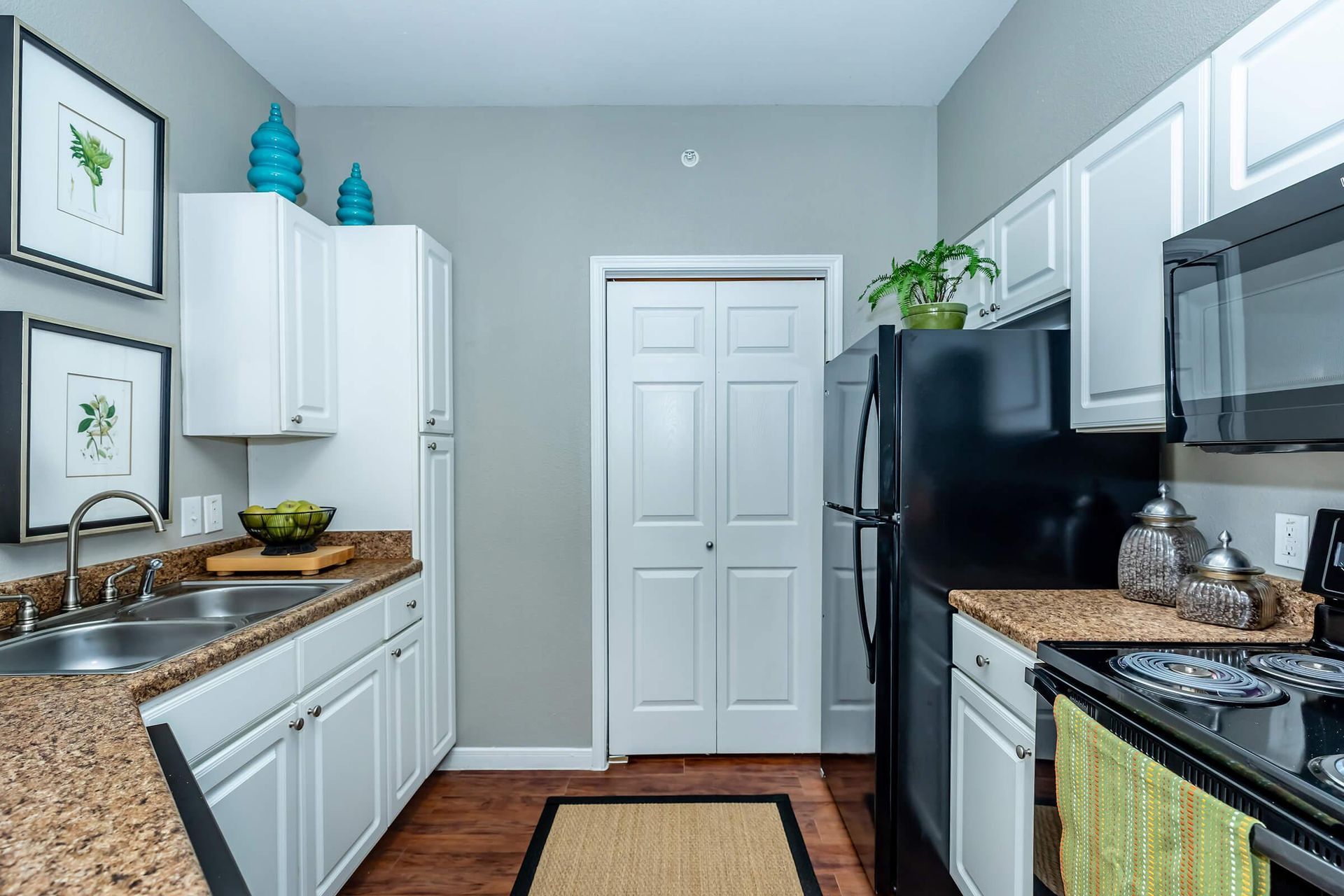 West End Lodge Modern Apartments for Rent in Beaumont, TX