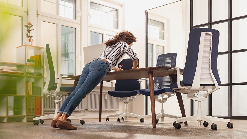 Flexible Arbeitshaltung – ergonomisches Sitzen mit Entspannungselementen


