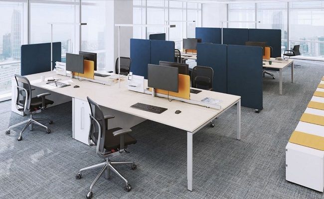 Büro arbeitsplätze mit akkustik elementen