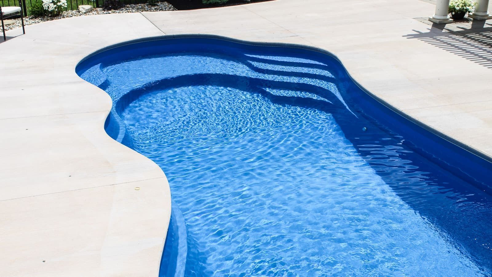Side profile picture of the steps and built-in bench in The Fantasy Pool Range