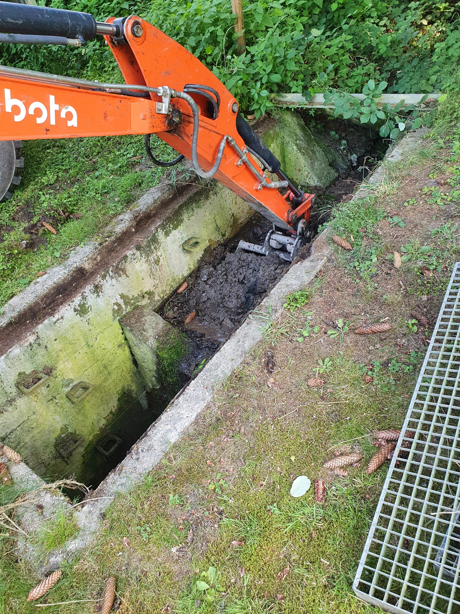Baggerarbeiten Bauaushub feldwegebau Bankettarbeiten